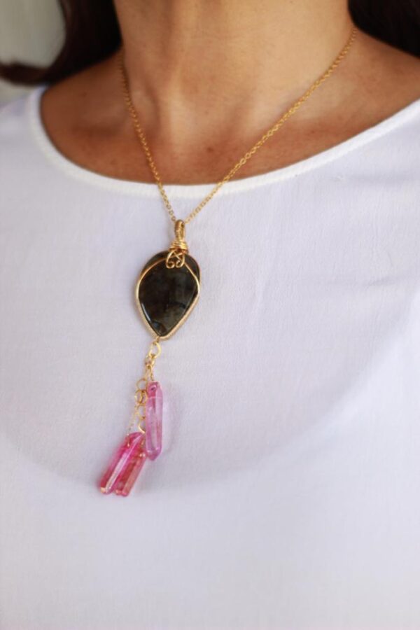 Ladradorita con cuazo Aqua Aura Rosa